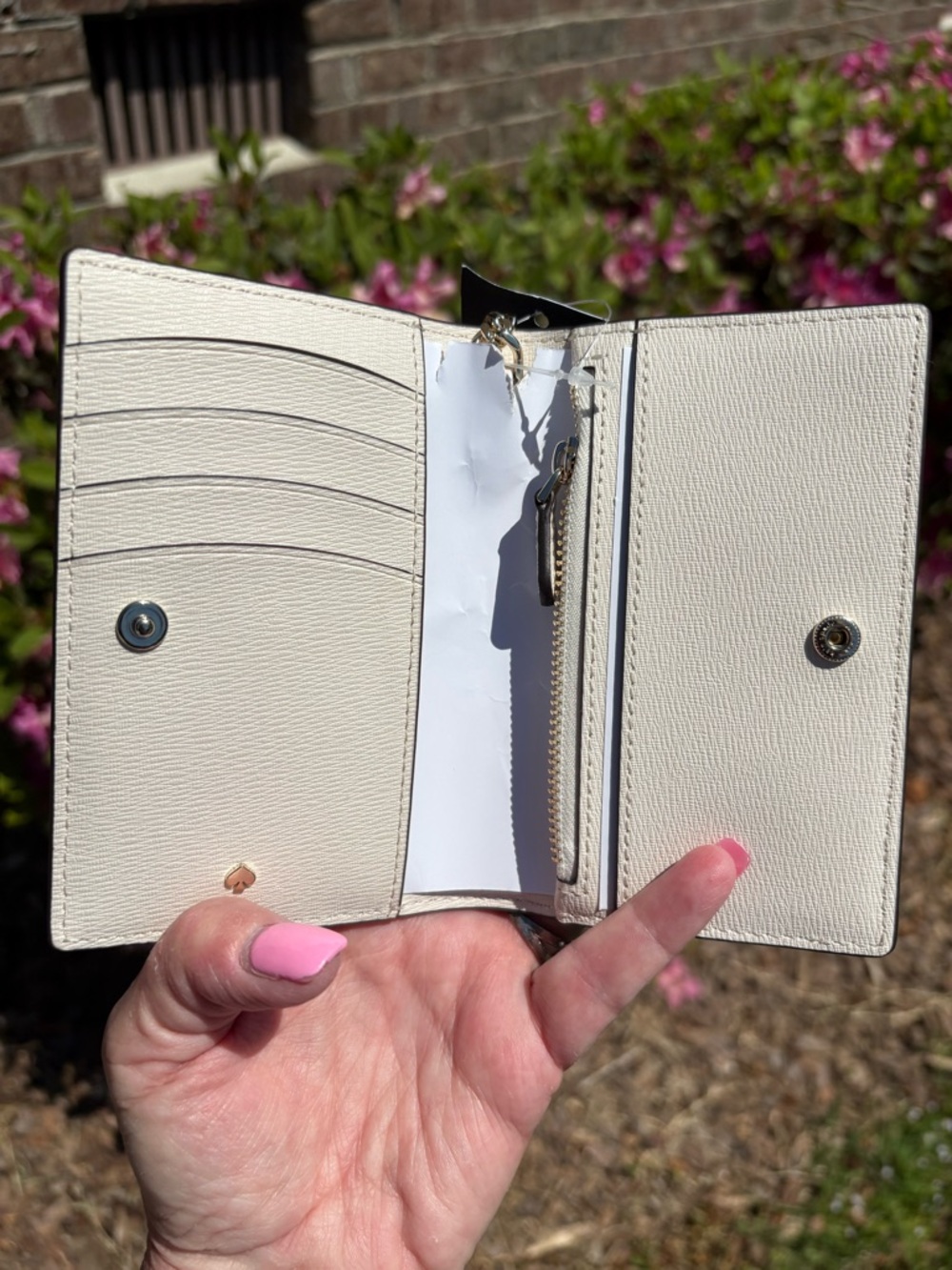 Kate Spade Beige Leather Bifold Wallet NWT - Picture 5 of 5